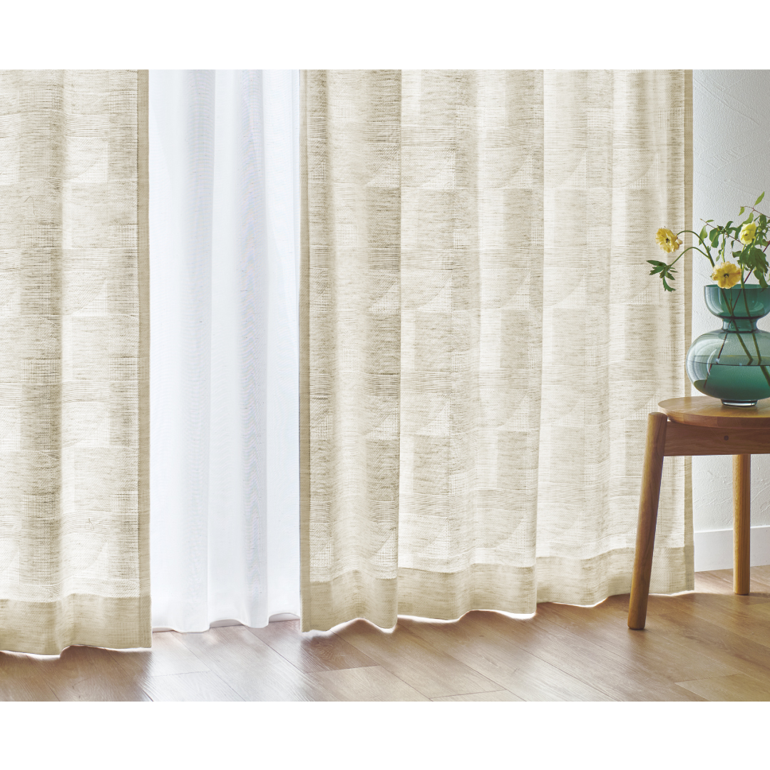 春夏らしい新色が仲間入り。さりげない幾何学柄がアクセントになる