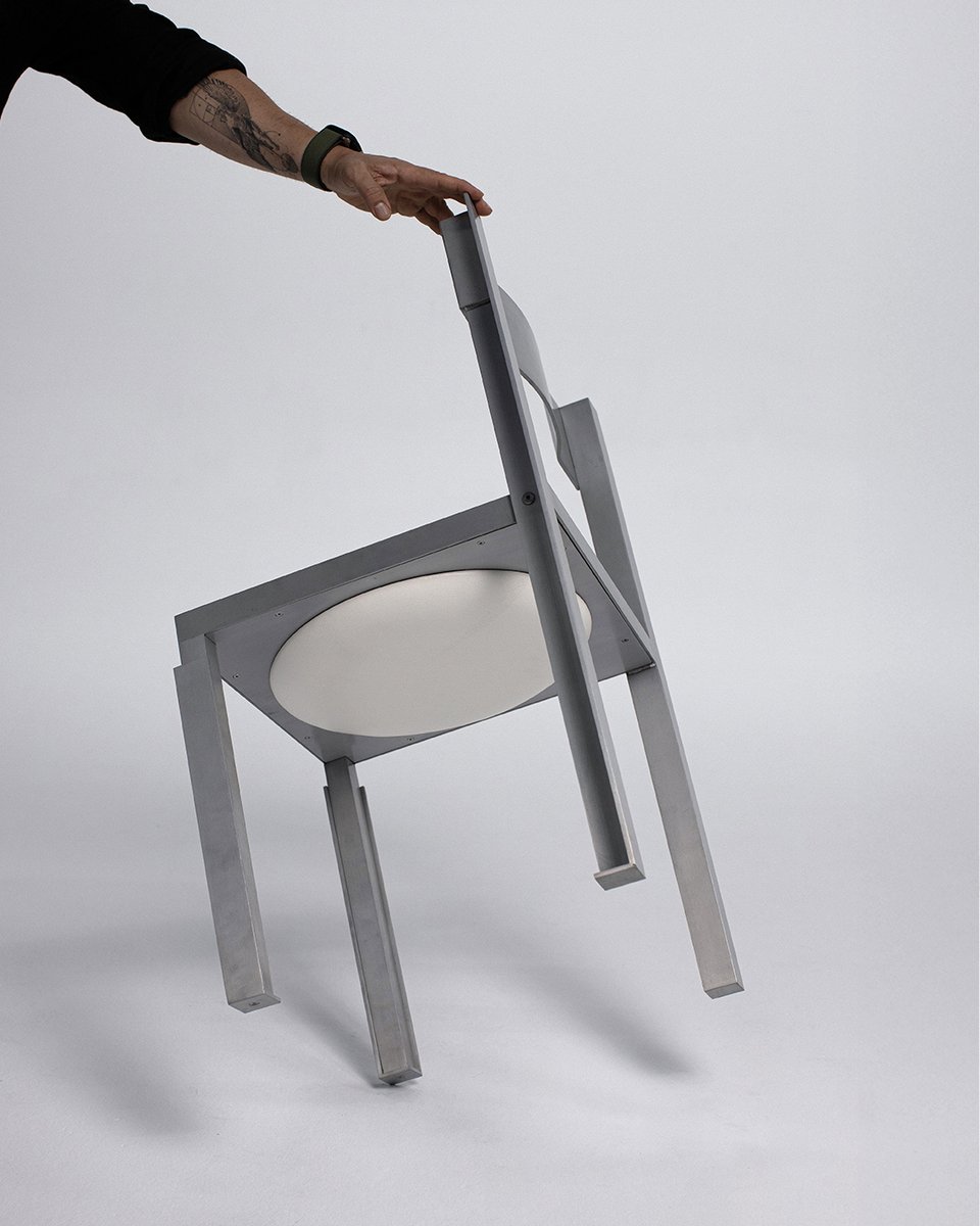 journaldesign's tweet photo. Strut Chair, chaise empilable en aluminium par Yet Design Studio
Infos &amp; images dans l'article : https://t.co/bN79WXgP6K

#design #chair #furniture #stackable #aluminium #circular #leather #seating https://t.co/1hplhku6sK