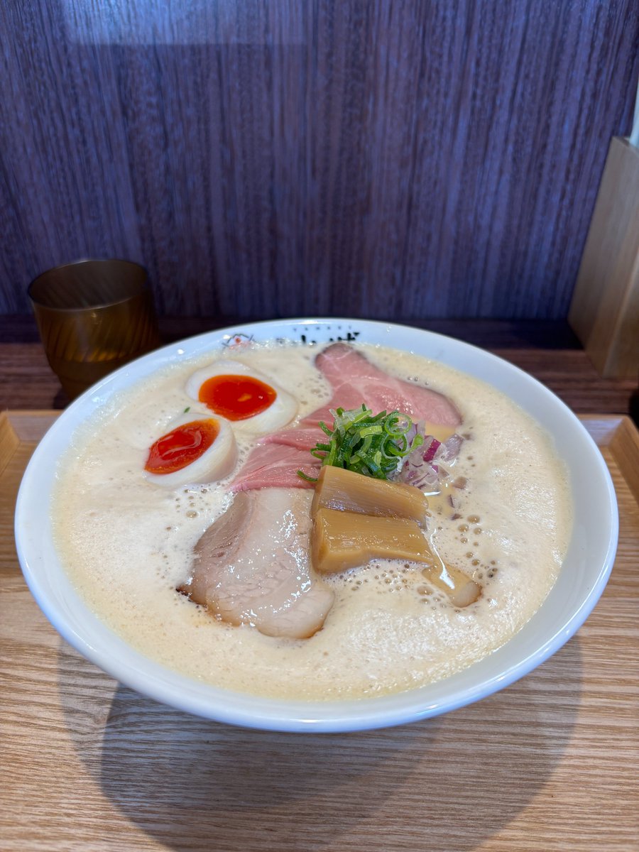 ohmatsu_lab's tweet photo. 年会at関大から帰る途中に大阪・淡路駅近くのラーメン屋・山城さんで食べた鶏豚白湯ラーメン。濃厚な旨味で満足。ごちそうさまでした。 https://t.co/JbxRTJQKtw