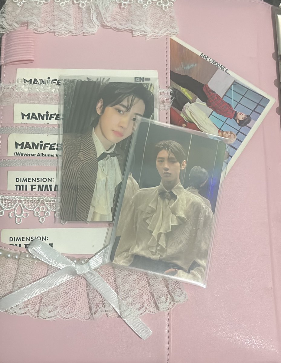 ddeunoonie_'s tweet photo. wts lfb ph 

— 𖥔 sunghoon pc set !(₱180)𓂃

🎧 PAYO (PRIO) / 1 WEEK DOP W/ NRDP! 🫶🏻

🌱 clean and mint condi
🌱 x sensitive
🌱 onhand

🎀 rfs: qs
      
dm me / reply to claim !

⊹ ᮫﹆ֹ 🛒 #bentabelsbyish 𓂃 ✿

t. enhypen sunghoon dimension dillema pc https://t.co/9sADDGNiT4