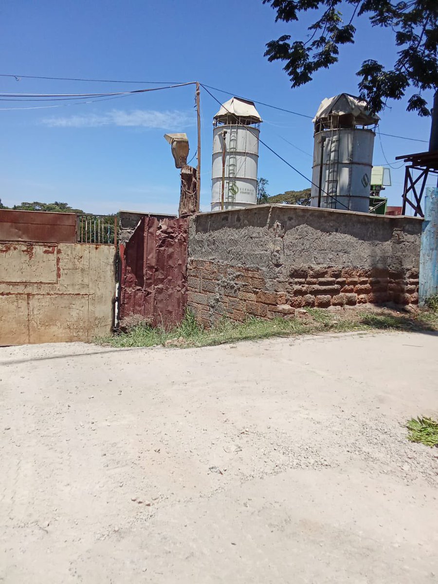 parklandspamoja's tweet photo. IMAGINE A CEMENT FACTORY IN  PARKLANDS - A residential area operating  daily with trucks and traffic obstruction.
The blatant disregard to the law is appalling.
We bet they have permits &amp; licenses from NCCG and NEMA.

Thread 🧵 
@SakajaJohnson 
@HonMosiria 
@edwinsifuna https://t.co/wm6OgrQubU