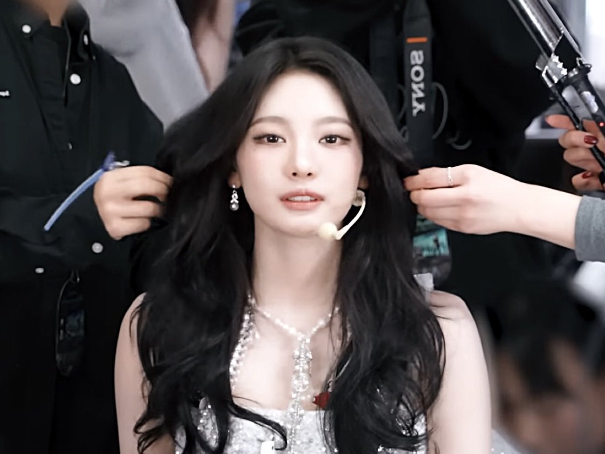 deredlips's tweet image. Get ready with me..