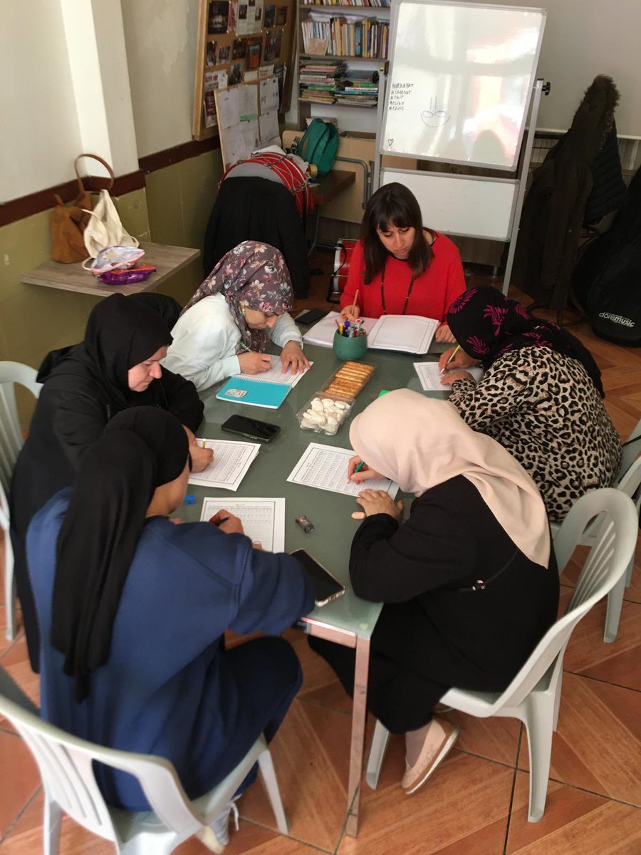 Tarlabaşı Semt Evi’nde yaptığımız faaliyetlerden bazlılarını paylaşıyoruz: 

Kadın okuma-yazma sınıfları
⬇️