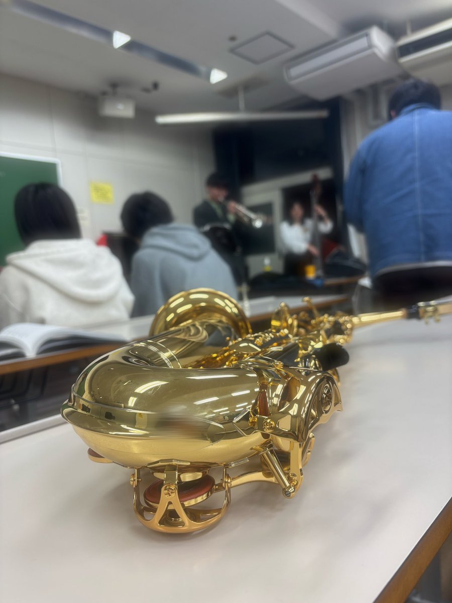 大学会館(食堂のあるところ)2階の音楽室で本日活動です！
18:00頃をまわるとメンバーも増えてくると思うので
ぜひぜひ遊びにきてください🎷