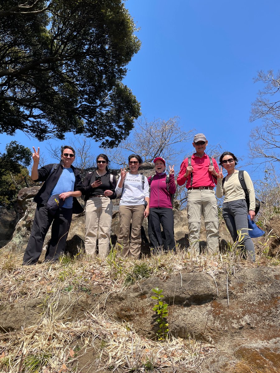 SwissClub_TYO's tweet photo. Spring is not just for hanami, it also means hiking 🥾 Here are some memories from our last hike in Kamakura with a wonderful group of explorers! See you on our next mountain adventure 🏔️

#swissclubtokyo #kamakura #hiking https://t.co/eWDMa1Y6C3