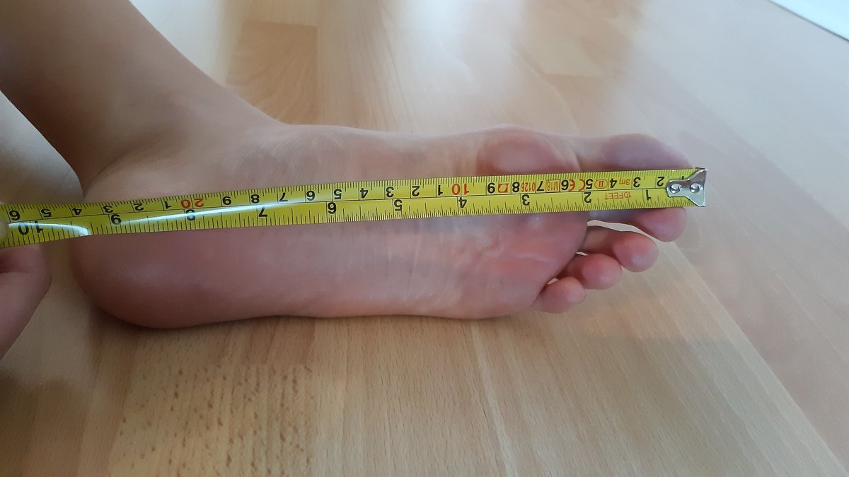 SarahmariHeide's tweet photo. Schuhgröße 42 – und ja, hier wird genau gemessen.
Barfuß. Maßband. Kein Detail bleibt verborgen.
Wem’s gefällt: gern näher kommen. 📏🦶
#size42 #barefootmeasure #footfetishdaily #fetishfocus #precisefeet #shoedreams #solesandsize #footworship #measuremebaby #cleanfeetvibes https://t.co/Zfrhx8x3GD