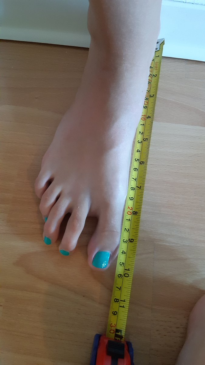 SarahmariHeide's tweet photo. Schuhgröße 42 – und ja, hier wird genau gemessen.
Barfuß. Maßband. Kein Detail bleibt verborgen.
Wem’s gefällt: gern näher kommen. 📏🦶
#size42 #barefootmeasure #footfetishdaily #fetishfocus #precisefeet #shoedreams #solesandsize #footworship #measuremebaby #cleanfeetvibes https://t.co/Zfrhx8x3GD