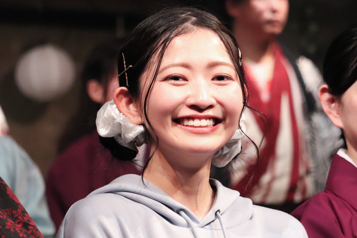 masamasa403's tweet photo. 橘百花さん主演「時に間の悪いやつの代わりに空を見上げる、それもまた運命。」観てきました。タイトルも長いが公演時間も2時間半と長く、しかし総勢31人のキャストが繰り広げるメタバースの世界観は笑いと感動ありの濃い内容！百花さんは今回主役でなんと配役がピッタリでした❣️
#ときうん 
#橘百花 https://t.co/iYwb7ct57n