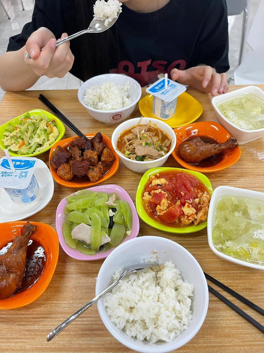 DrewChaplin2's tweet photo. 同城有粉丝吗？来学校请你吃饭，别问我为什么情吃饭 宠粉 🤣🤣  #连云港  #女大学生 https://t.co/abGIFOHcoX