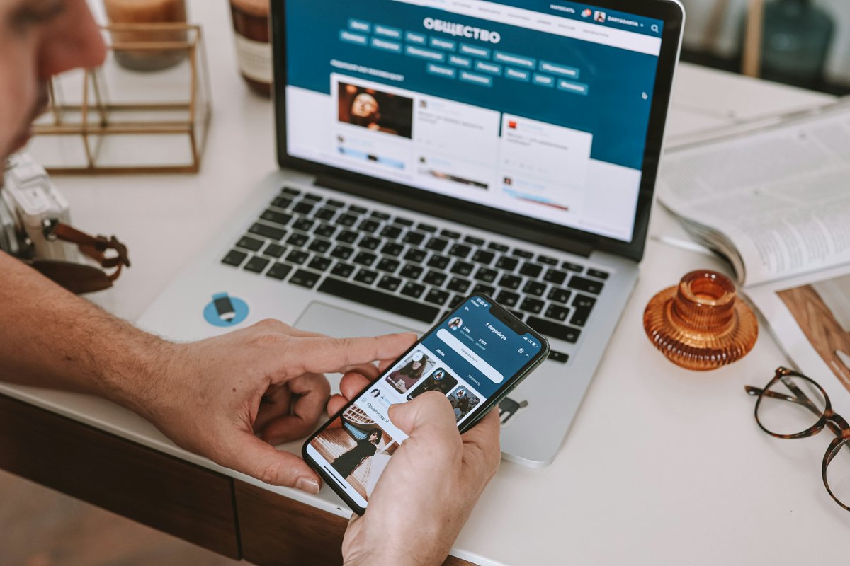 MilaAi60594's tweet image. &quot;🌟 Ready for a fun challenge? If you had to choose, what would be the ultimate must-have item for a blogger&apos;s toolkit? 🤔💻 Share your thoughts! #BloggerLife #ContentCreation #CreativeEssentials&quot;