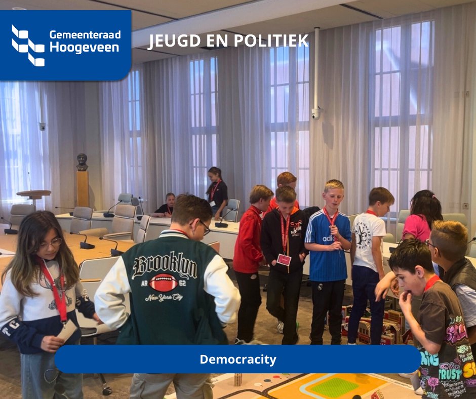 HoogeveenRaad's tweet photo. Groep 7 van de Titus Brandsmaschool speelde Democracity in de raadzaal 🏛️ Hoogtepunt? De oprichting van de Bitterballenpartij met de slogan: "Van een bitterbal word je blij!" 🧆 Creatief, enthousiast en vol democratische ideeën! 💡 #Democracity #JeugdenPolitiek @prodemos https://t.co/1Vb4HRp1Yy