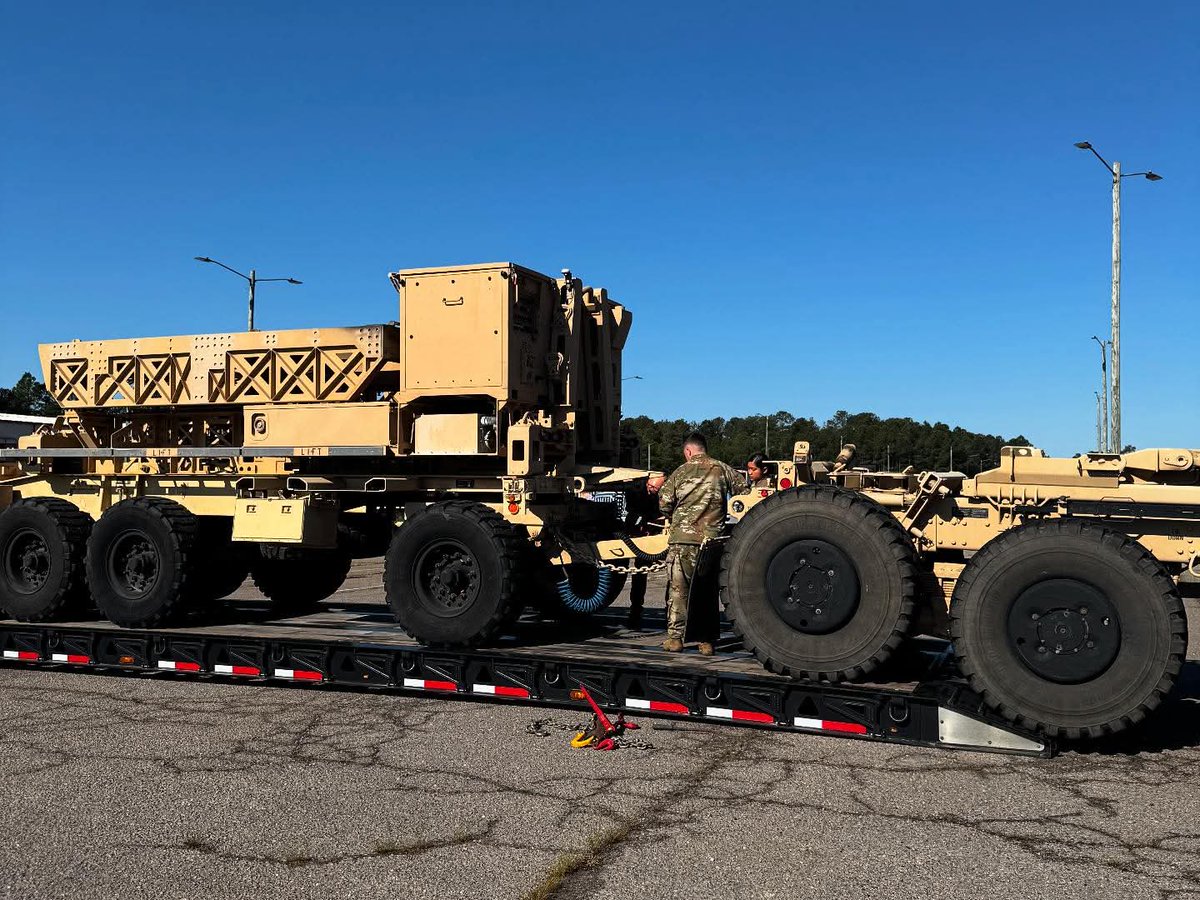 U.S Army Autonomous Multi-domain Launcher(AML), AML can carry two pods ...