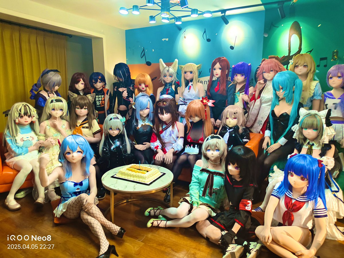 #kigurumi 祝自己和<a href="/Fool_leaf/">桑蛰子叶</a> 生日快乐🎂，也是很感谢各位娃娃的捧场！懒癌发作拖了很久还是想着发一下记录一下美好瞬间，第三张有笨蛋没镜头🤭