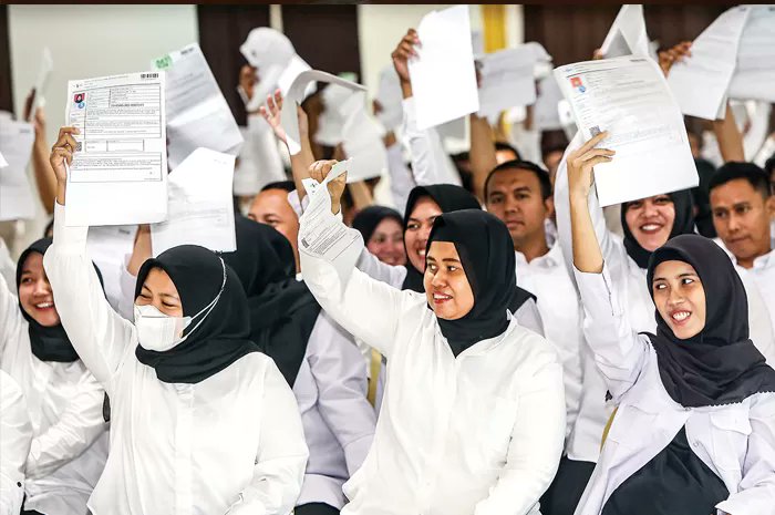 DesaBungko's tweet photo. Kategori Tenaga Honorer Ini Diprioritaskan Menjadi PPPK di Tahun 2024 -  https://t.co/f3H1JhSytl  #trend #bungkonews #breaking #fyp https://t.co/TJ814GfUHW
