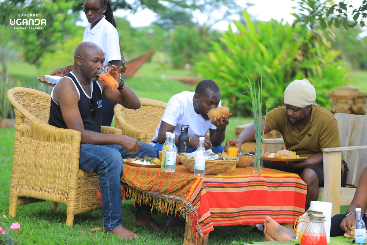 ExploreUganda's tweet photo. Food is bae 🤗, and this #Easter, you need to go find yourself at least one!!

If yours isn't serious about you, @kaynelafarmsltd will take excellent care of you. This is where Ugandan food comes to life. 

Plan your #EasterEscape to Kaynela, where calories don't matter - it's just "finger-lickin' good. 🤤" 

#UniquelyOurs | #ExploreUganda