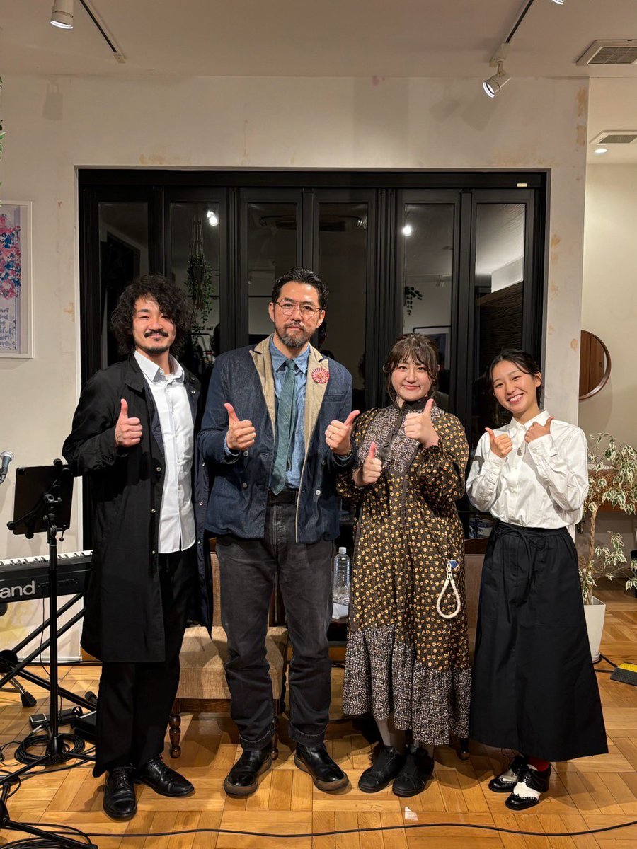ai_fpf's tweet photo. 響人＋カフェドシャモニpresents
「お月様へようこそ」1日目

才能あふれる敷村ちゃんと近藤くんに、今のおふたりの年齢より若い頃に作った曲を時を越えて歌っていただけて、とても嬉しかったです。
おふたりのまっすぐな表現に当時の想いが新たな形で響き直すようで、新鮮で幸せな体験でした🙌🏻 https://t.co/a54pcI4a5x