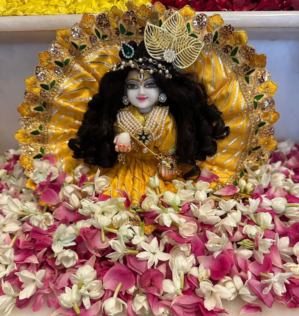 "अहः संवत्सरो व्यालः प्रत्ययः सर्वदर्शनः" in our Puja Mandir 🙏..

🕉️ సప్తమ స్కంధము : బ్రహ్మవరము లిచ్చుట, శ్రీమద్భాగవతం🕉️

ఆ దేవతలపాలిటి శత్రువు అయిన హిరణ్యకశిపుడు అప్పుడు, సరస్వతీ దేవీ హృదయాధిపతియు, ఆనందమును ఇచ్చువాడును, భక్తులను కాదనక కాపాడువాడును, మంచి తాపసులకు మించిన