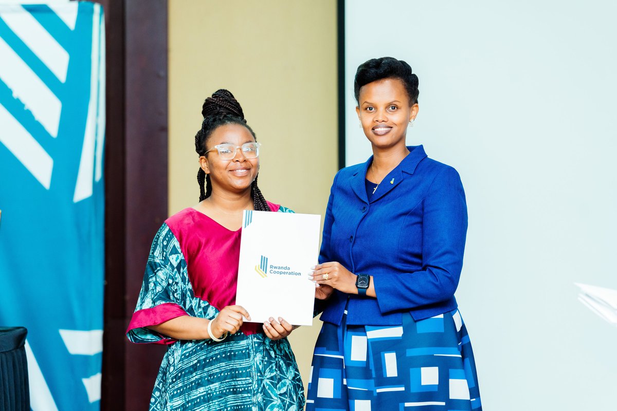 Cooperation_RW's tweet image. After 2 enriching weeks in Rwanda, 150+ @OfficialUoM delegates leave informed, inspired &amp;amp; ready to lead with empathy. From climate to governance, we listened, learned &amp;amp; connected. As RCI’s CEO said: “Africa deserves partners who listen, care &amp;amp; act.”
#KnowledgeExchange 
#SSTrC