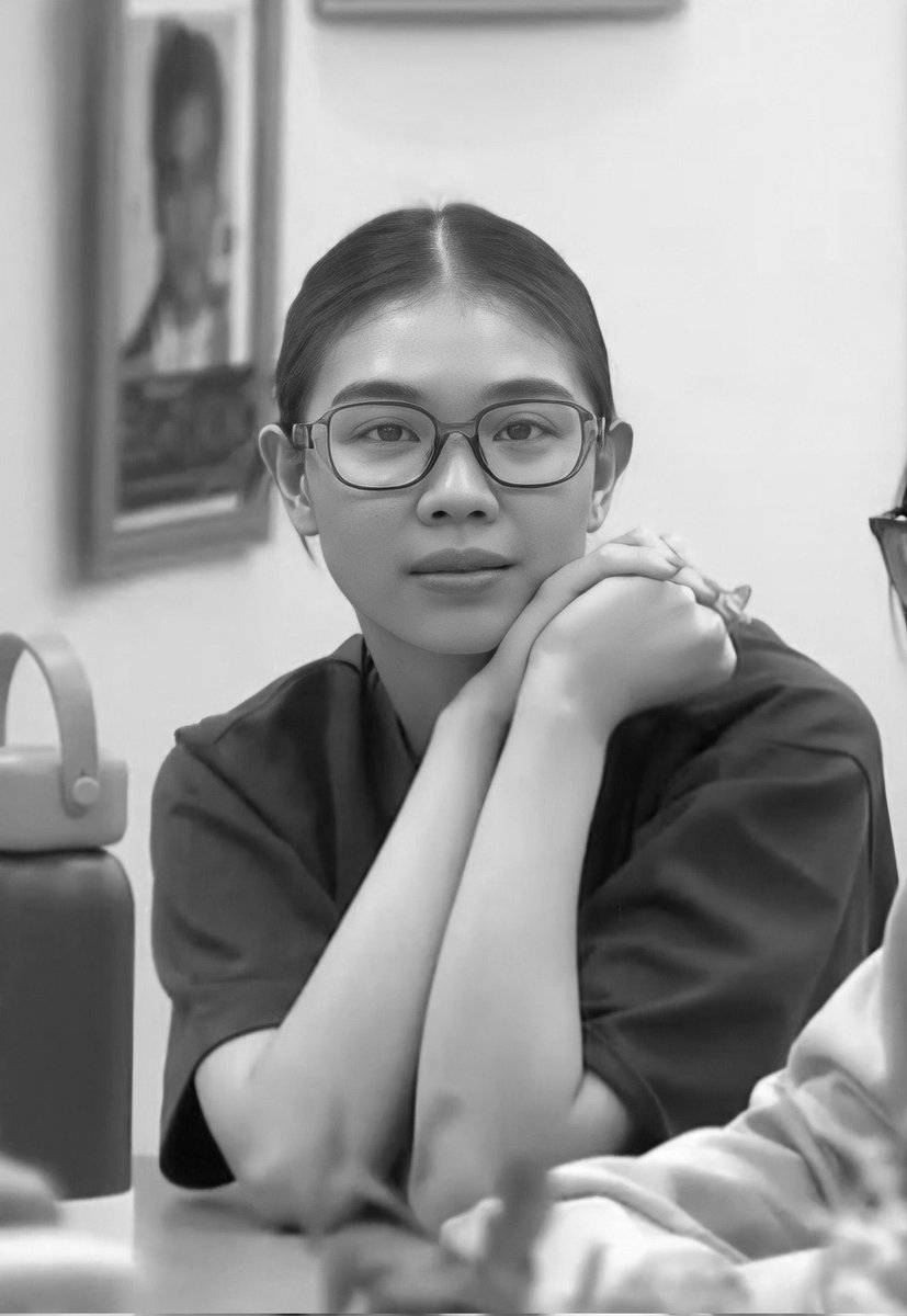 ultmaraiah's tweet photo. BNK STACEY LORD IIYAK AKO BAKIT S’YA GANYAN KAGANDA??? /*naglupasay sa sahig 😭 https://t.co/HkhIOfI9K7