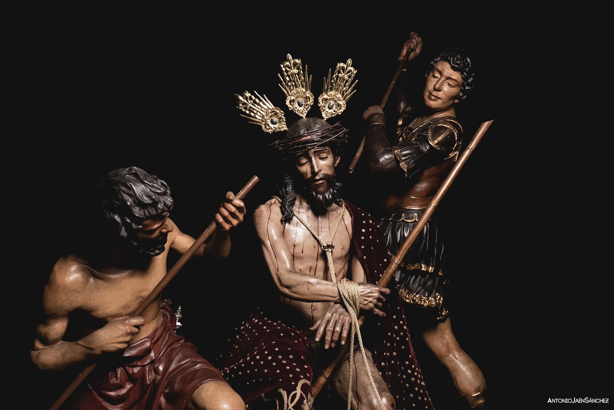 📌 ACTUACIÓN | #JuevesSanto 

¡Hoy acompañamos al 𝐒𝐭𝐦𝐨. 𝐂𝐫𝐢𝐬𝐭𝐨 𝐝𝐞 𝐥𝐚 𝐂𝐨𝐫𝐨𝐧𝐚𝐜𝐢𝐨́𝐧 𝐝𝐞 𝐄𝐬𝐩𝐢𝐧𝐚𝐬 de <a href="/hdad_elValle/">𝐻𝑒𝑟𝑚𝑎𝑛𝑑𝑎𝑑 𝑑𝑒 𝐸𝑙 𝑉𝑎𝑙𝑙𝑒</a>! 🎶🧒💜 

🎵 Cuarteto de #CapillaMusicalPasión y niños de <a href="/ESMASevilla/">Escolanía Salesiana María Auxiliadora</a> 

➡️ capillamusicalpasion.com/evento/hdad-va… 

📸 <a href="/ImagineJaemmm/">Antonio Jaén Sánchez</a> 

#SSantaSevilla25