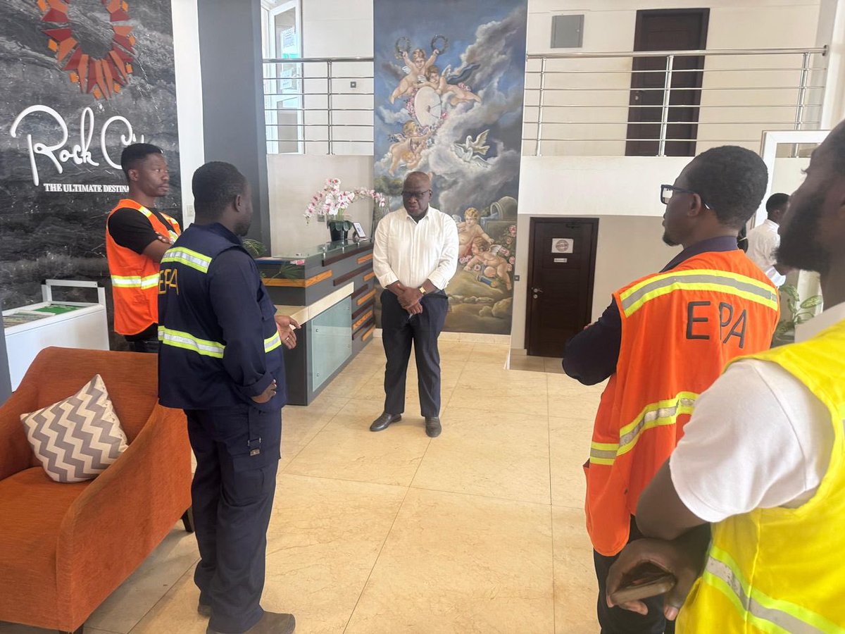 EPA_Ghana's tweet photo. 3/3 During the visit, proponents were also educated on best environmental practices to minimize the negative impacts of their operations on the environment.
#ProtectingTheEnvironment
#OurCollectiveResponsibility
#SustainableEnvironment https://t.co/U0ODFpSapG
