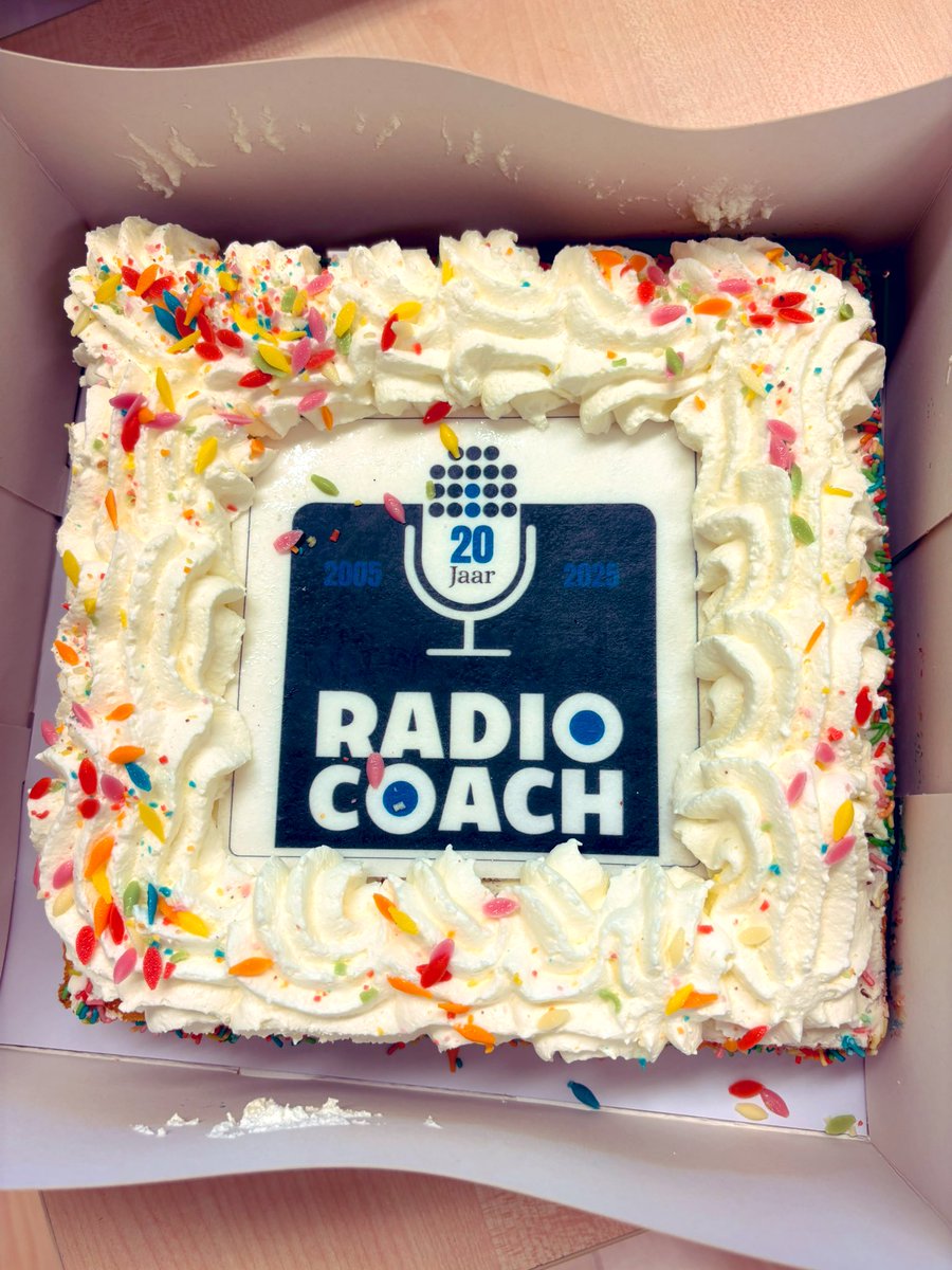 PierrePapa's tweet photo. Beetje uit de hand gelopen hobby zeg maar😅🎂📻 Al 20 jaar je eigen broek ophouden met iets wat je het liefst doet. Love it. @RadiocoachNL https://t.co/GNnm0JfeQV
