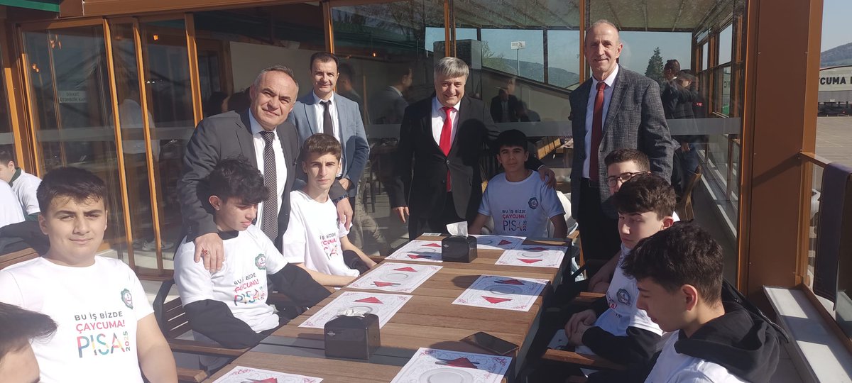 PİSA 2025 araştırması kapsamında ülkemizi temsil edecek Nuran ve Celal Gülşen Mesleki ve Teknik Anadolu Lisesi tarafından kahvaltı programı düzenlendi.

Kahvaltı programına; Çaycuma Kaymakamı Sayın Adem Kaya, Çaycuma Belediye Başkan Vekili Sayın Sezai Bilici, İl Millî Eğitim