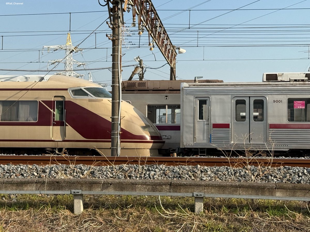 Rail_Channel's tweet photo. 2025.4.17  #北館林
#101F と #9101F が連結されて留置
お互い繋がるなんて思わなかっただろうね

ちなみに #8104F は側面のプレート等は剥がされてます 

#100系 #スペーシア #9000型 #東上線 #東京メトロ #8000系 #半蔵門線 https://t.co/KKJllEqOGf