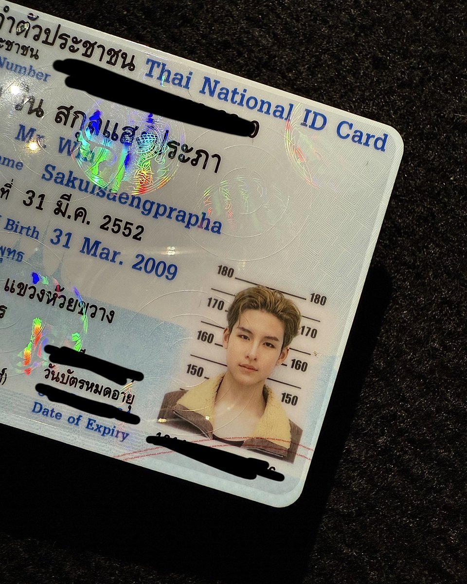 sgsupatt2's tweet photo. พาลูกไปถ่ายบัตรปชช ฉลองครบ16ขวบ https://t.co/31YiH7FHY1