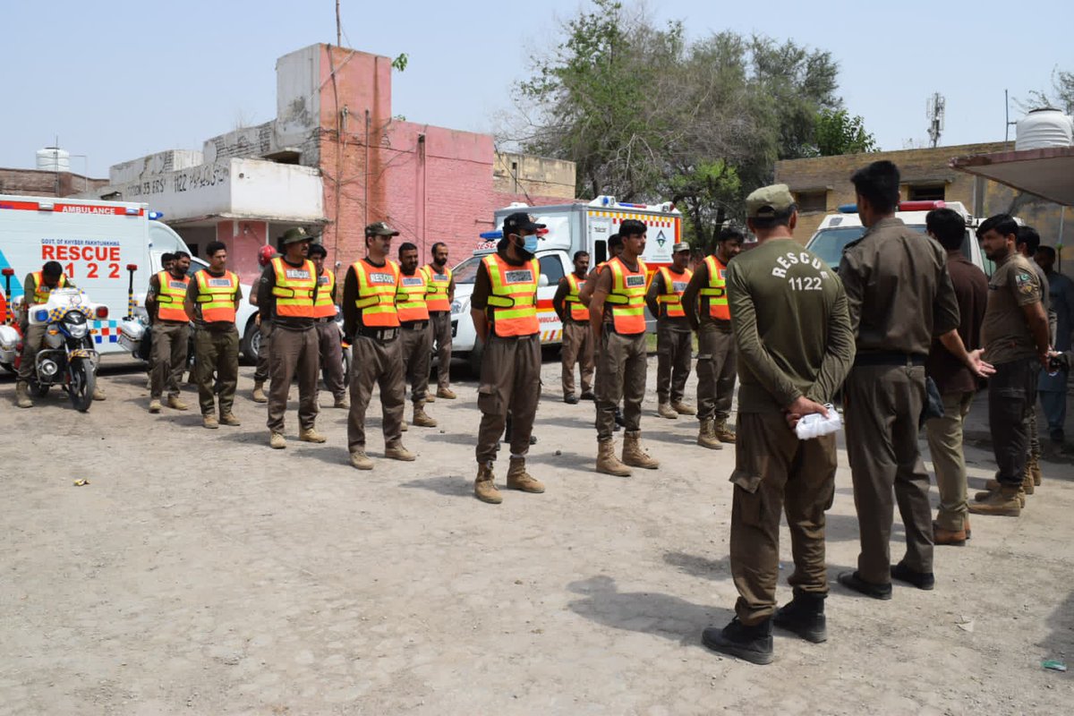 1122Dikhan's tweet photo. Rescue 1122 Dera Ismail Khan | Jeep Rally 2025
On Day 1 of the Dera Jat Off-Road Jeep Rally, Rescue 1122 teams were deployed as per plan under DEO Engr. Fasihullah’s supervision. He briefed and motivated teams for a swift emergency response. Safety remains our top priority! https://t.co/uTUjuagJt2