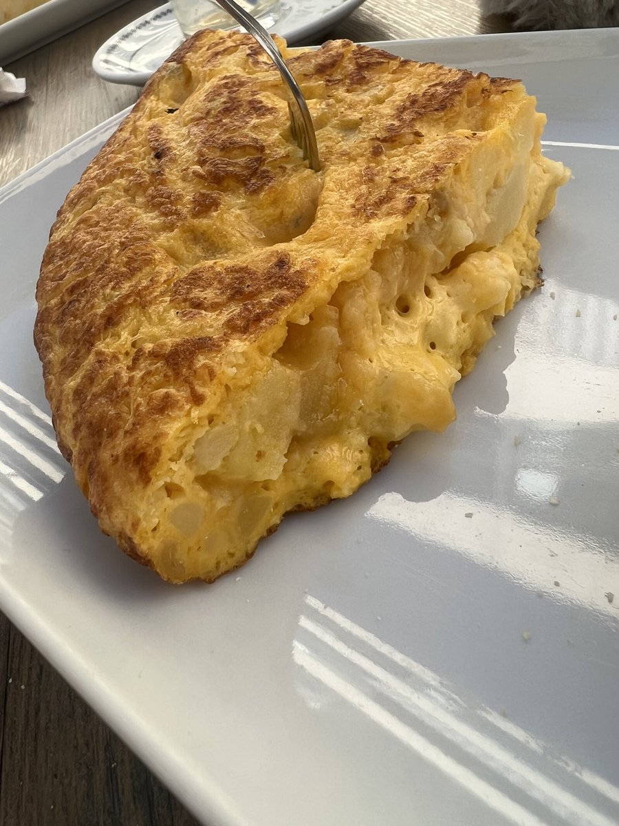 134_689's tweet photo. Feliz jueves santo grupo, hoy he ido a desayunar al bar Duarte en San fernando de henares en Madrid
Me he pedido un pincho acompañado de café aunque perfectamente me lo hubiese enchufado con una birra pero hoy se curra
Precio 3€ nada mal
Consistencia media
Deliciosa un 9 https://t.co/ZvKD6YvmdN