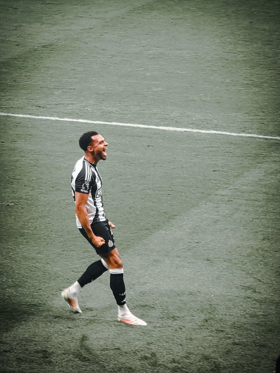 ImagesByBH's tweet photo. Last night was just class. 

#NUFC https://t.co/hHb2E8KCLO