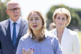 CaraMia200's tweet photo. #Auspol Inspiration!
Perhaps ‘struggling’ #DuttonJnr. can use his conservative credentials for an introduction to #KooyongHeiress #AmeliaHamer for a deposit!
Hear young #HarmerPropertyDeveloper is good for a loan.😬
#LNPPhoneyStrugglers https://t.co/3f47XAsnR5