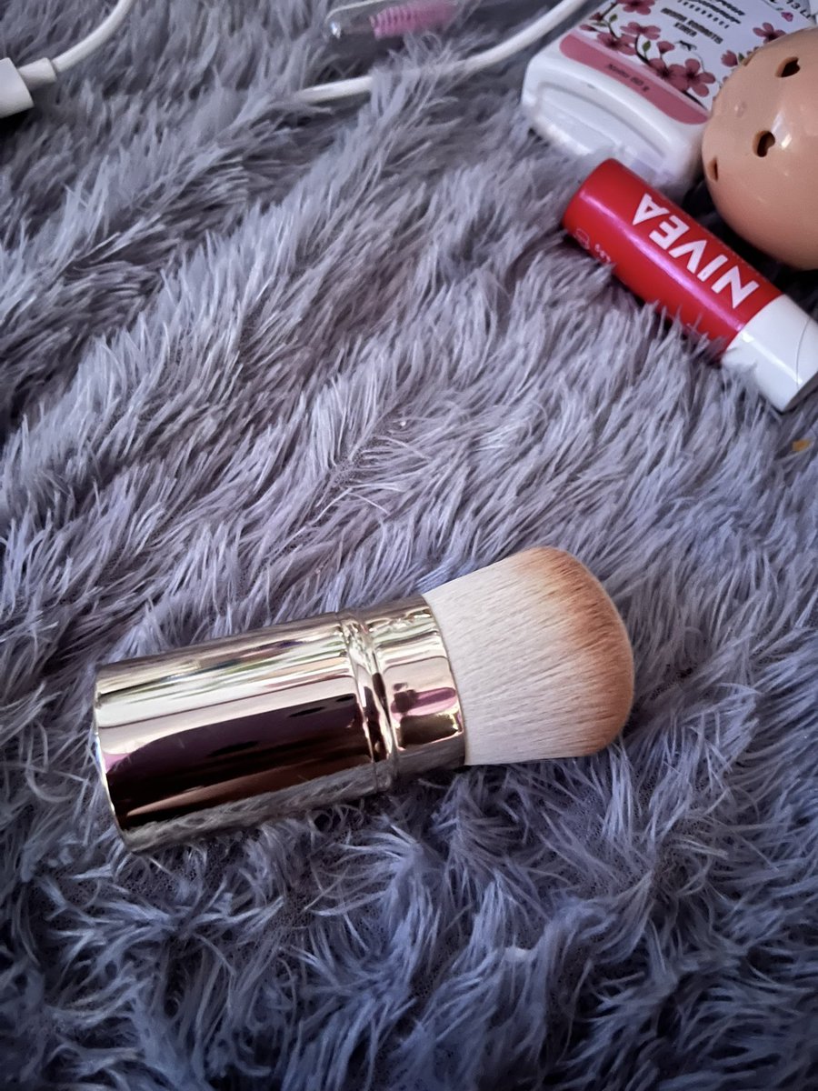 ListenToMcr's tweet image. WTB AERIS BRUSH KABUKI
- pemakaian 5x buat pakai bedak mayb jadi masih ada bekas
- masih ada box! masih lengkap banget mulus.
- travel friendly 

tawar aja di dm! #zonajajan #zonauang #brush #aeris #wtb