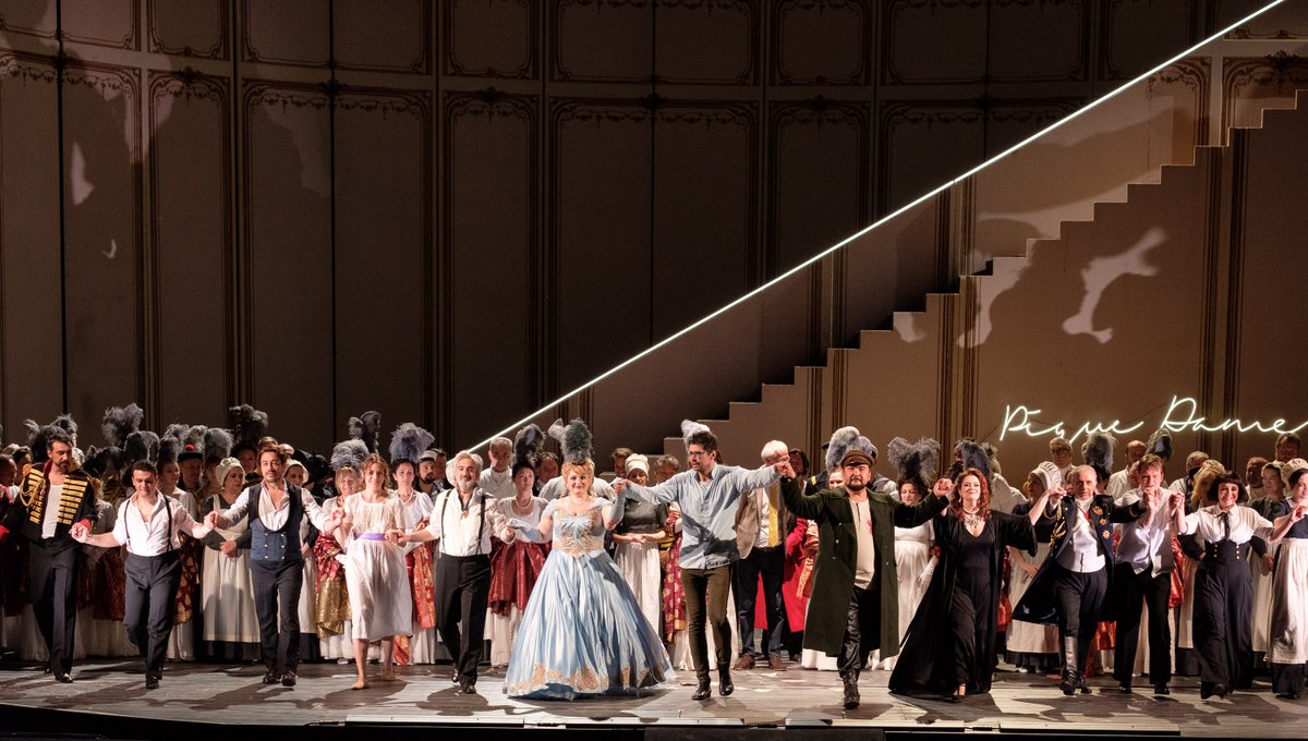 Si è chiuso il sipario su La dama di picche, un’opera che ci ha portato dentro le pieghe oscure del destino, tra visioni, passioni e fragilità umane, guidati dalla musica potente e travolgente di Čajkovskij.

#ladamadipicche #torino #teatroregiotorino