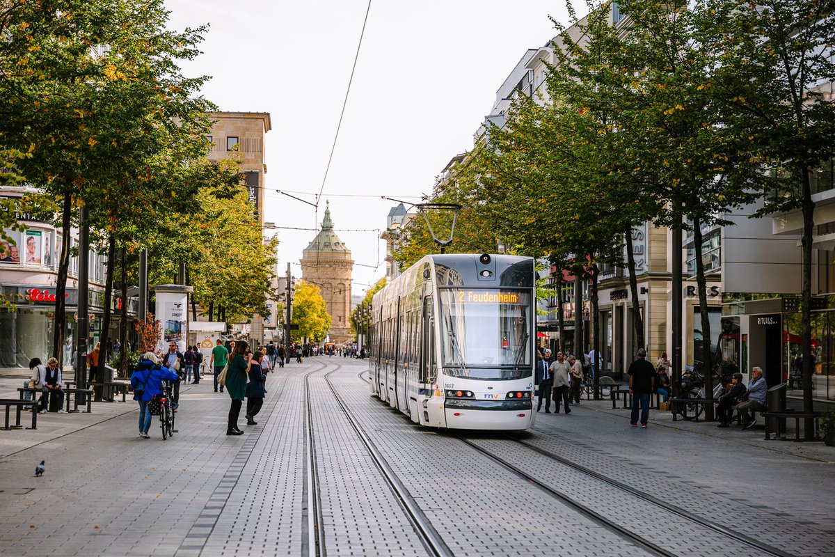 ✅ Oficiálně schváleno: Všechny tři typy tramvají (30, 40 a 60 m) pro dopravce <a href="/rnvGmbH/">rnv</a> jsou nyní schváleny pro plný provoz na tramvajové i železniční infrastruktuře v oblasti Rýn-Neckar.