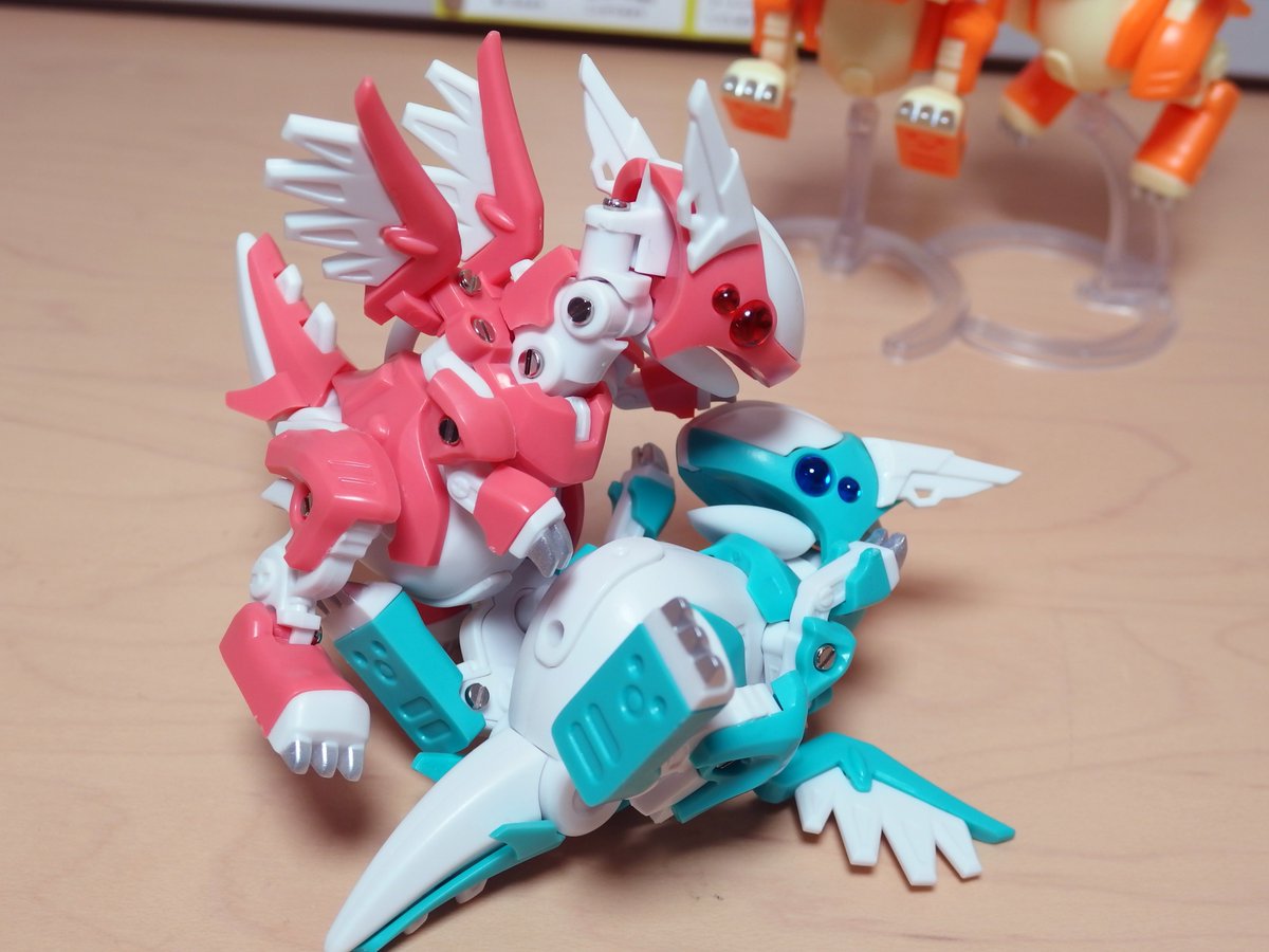 nmuzms's tweet photo. 一目惚れしたドラネッツをガチャガチャしてきた。
この可動このクオリティで組み立て簡単、スタンド付き400円！お安い！
じゃれ合っているロボドラゴンは健康に良い。 https://t.co/kZpErgHrHz