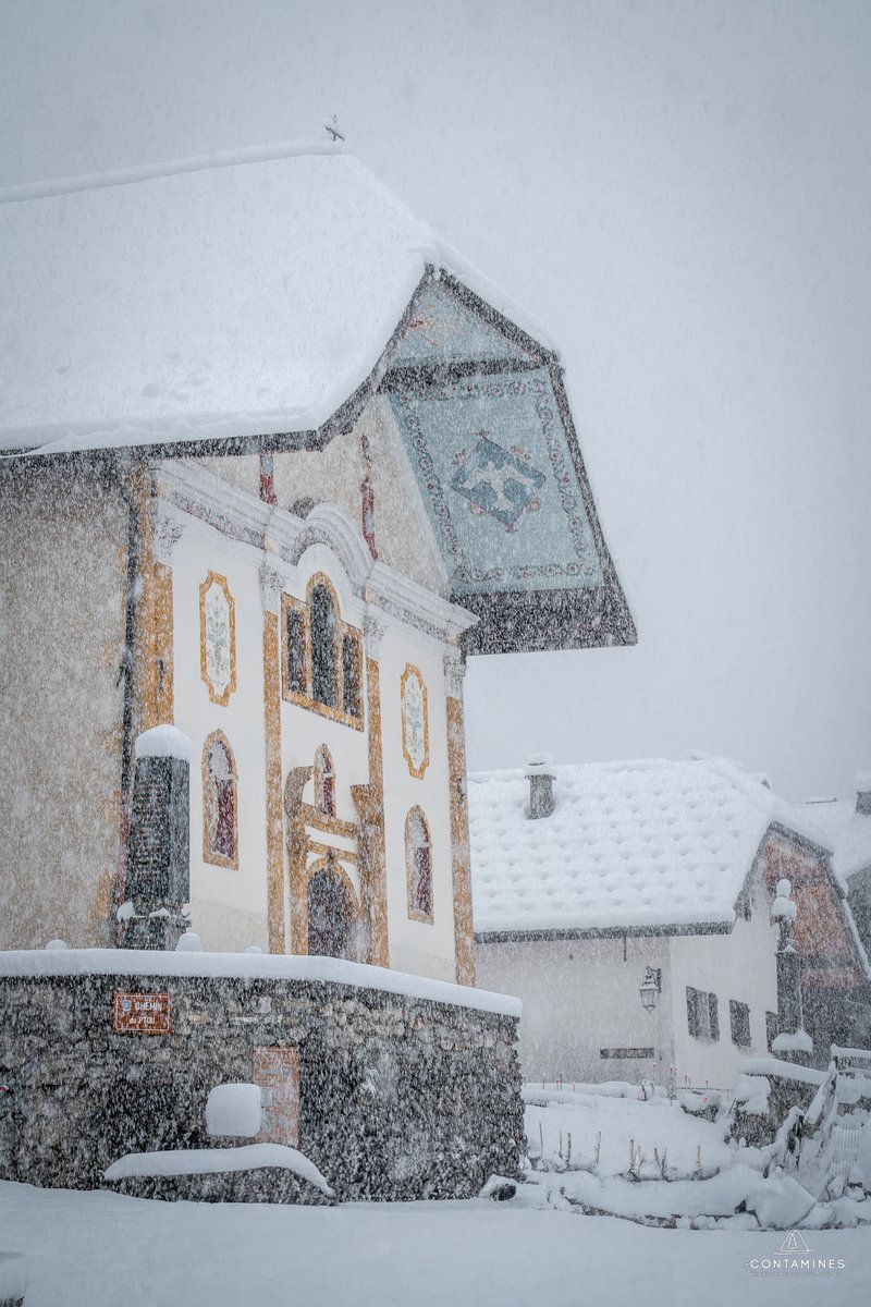 On s'en souviendra de ce 17 avril 2025 ! Réveil sous 20cm de neige, et des chutes annoncées en continu, toute la journée 😮❄️🤍