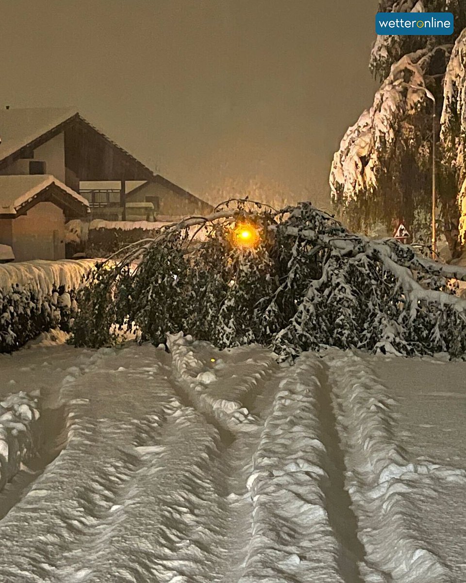 ❄️⚠️ Schneechaos im Wallis im Süden der Schweiz! Teile der Kantonshauptstadt Sion sind gesperrt. Zermatt ist von der Außenwelt abgeschnitten ❌ und hat mit Stromausfällen zu kämpfen. ⚡ 

Mehr Infos: 
👉 to.wetteronline.de/schneechaos-wa… 

#Wetter #Schnee #Wallis
