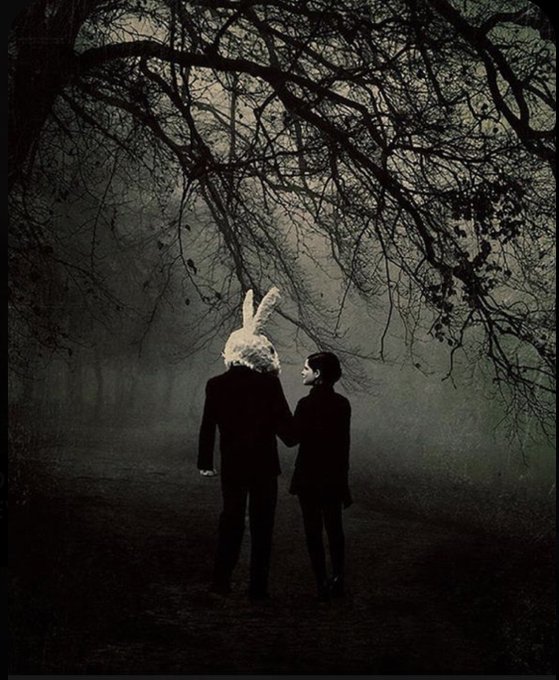 Ne olursa olsun hiçbir şeyi içine atma,ne varsa dök ortaya.
Herkes payına düşeni alsın.
Kimseyi hayatında tutmak için kendini yorma.
Bırak biraz da onlar senin hayatında kalmak için çabalasın..