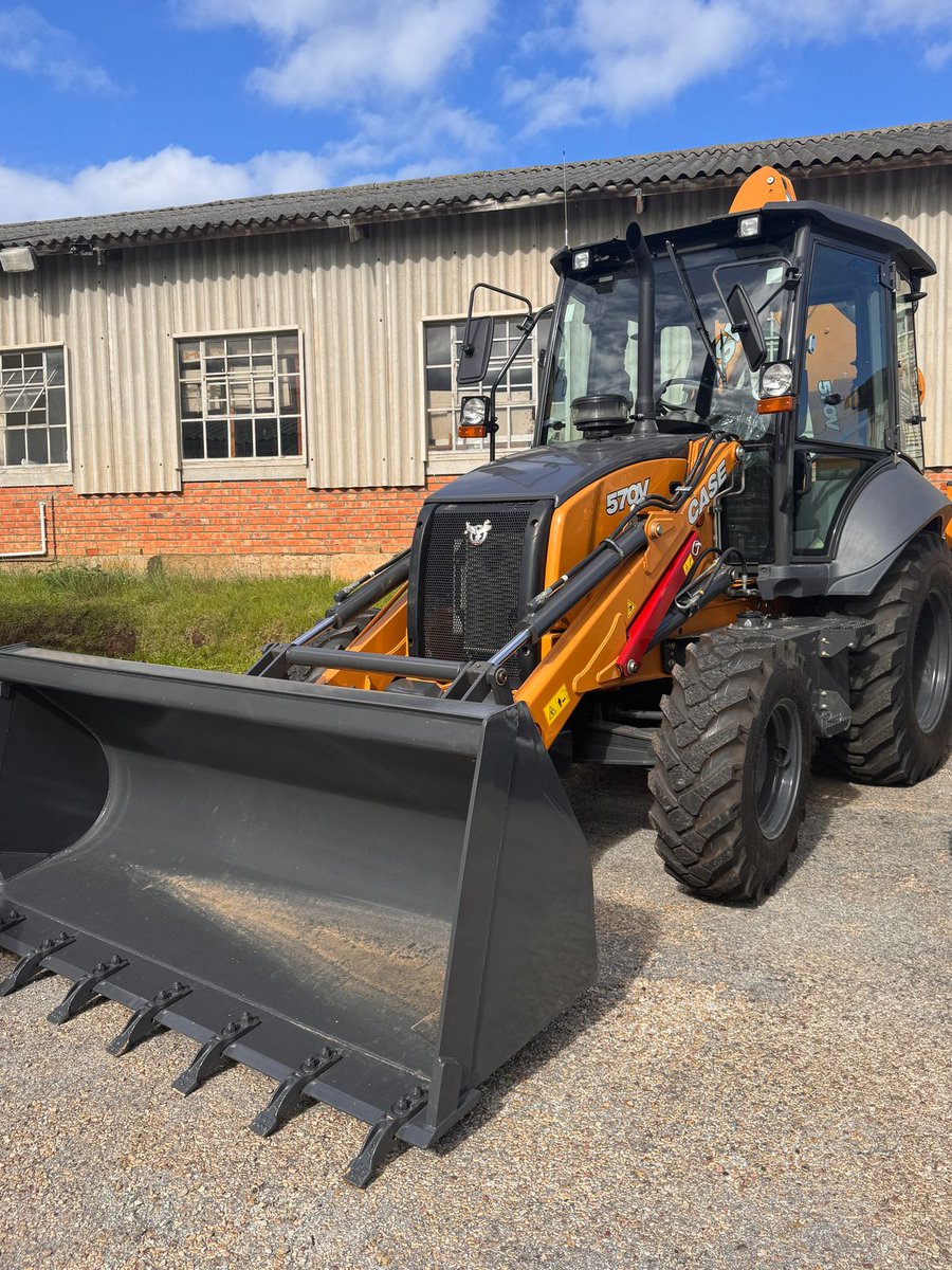 bitou_muni's tweet image. MEDIA RELEASE | Bitou unveils new fleet to bolster service delivery efforts 
This is as the municipality unveiled its new fleet this week.

Read more: bitou.gov.za/node/2173

#BitouServiceDelivery #BitouNews #BitouTrucks #CommunityServices #Engineering