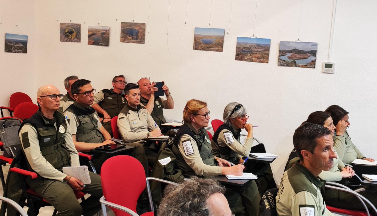 Consejería de Sostenibilidad y Medio Ambiente (@medioamband) on Twitter photo 📲La aplicación 'GAVIS' registra 1.187 intervenciones de <a href="/AAMM_And/">Agentes Medio Ambiente de Andalucía</a> en los primeros meses de 2025.
👮♂️Efectivos de toda Andalucía se instruyen en el manejo de la nueva herramienta en una jornada celebrada en la Laguna de Zóñar.
🔗opgob.es/em7fg 📲La aplicación 'GAVIS' registra 1.187 intervenciones de <a href="/AAMM_And/">Agentes Medio Ambiente de Andalucía</a> en los primeros meses de 2025.
👮♂️Efectivos de toda Andalucía se instruyen en el manejo de la nueva herramienta en una jornada celebrada en la Laguna de Zóñar.
🔗opgob.es/em7fg