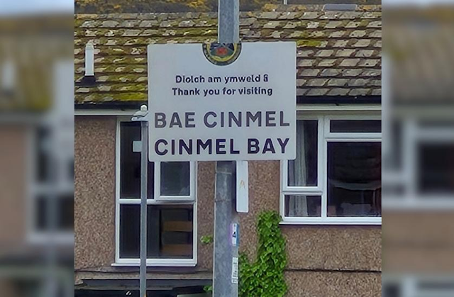 NorthWalesLife's tweet photo. Council Questioned Over Kinmel Bay Sign Erected In Llandudno! https://t.co/EkZmLhPoNu  @northwaleslive https://t.co/ujcC98zqMd