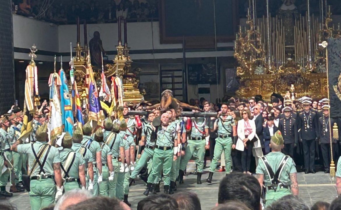 Con el paso legionario retumbando en mi corazón y los ojos empañados de emoción y agradecimiento, sólo puedo decir

VIVA LA LEGIÓN!!!