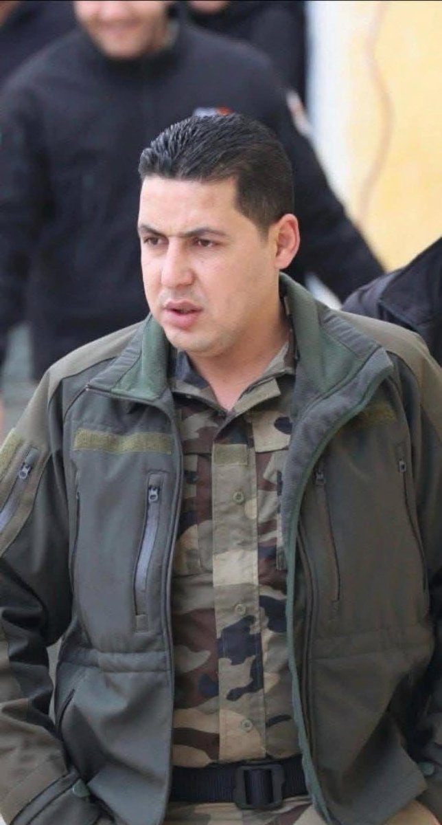 “TÜRKMEN DİRENİŞİNİN GURURU: DOĞAN SÜLEYMAN ALBAYLIĞA TERFİ ETTİ, 72. TÜMEN TUGAY KOMUTANI OLDU”. 

Türkmen direniş hareketinin öncülerinden, kahraman komutanımız Fatih Sultan Mehmet Tugayı lideri Doğan Süleyman, Albay rütbesine terfi ettirilmiş ve Suriye Ordusu'na bağlı 72.