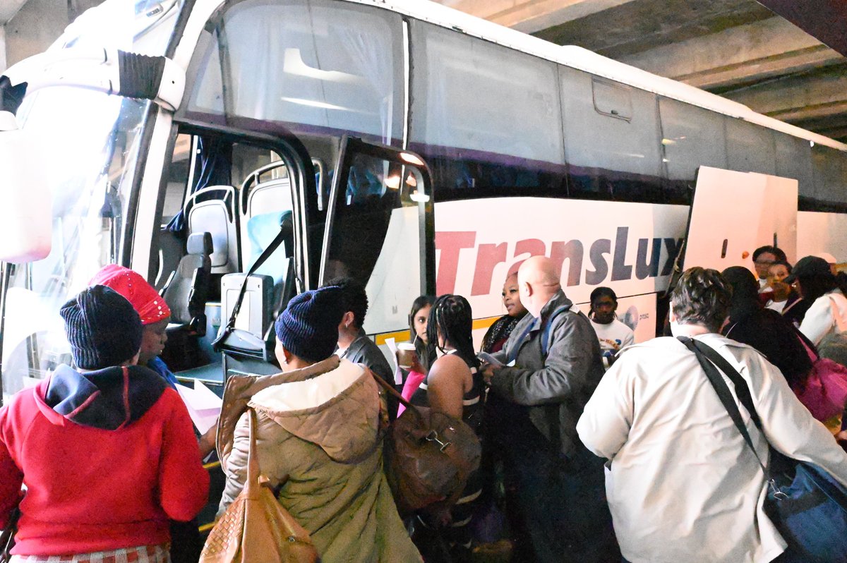 Metrorail_kzn's tweet photo. Passengers boarding the Translux bus after lengthy safety talks #BeRoadSmart #BeTrainSmart #Asiphephe
@PRASA_Group https://t.co/vq3PjoYDxI