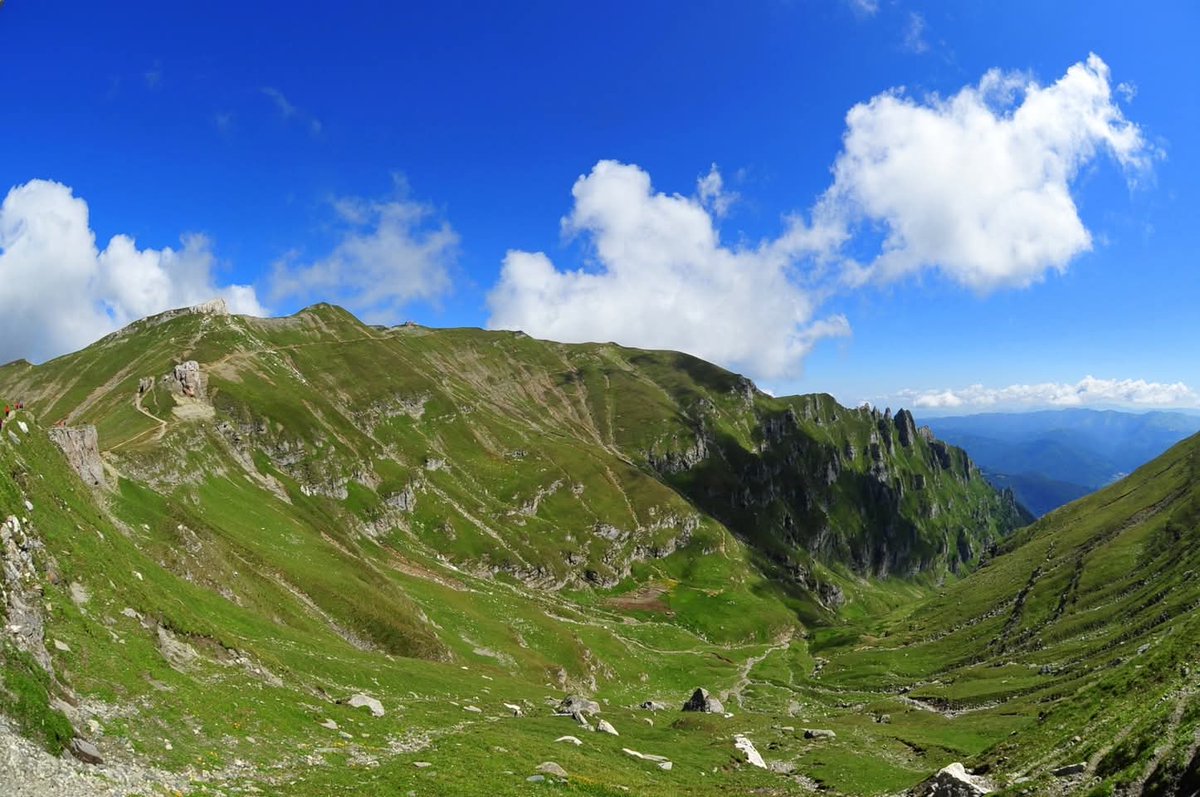 Travel_2Romania's tweet photo. Discover Valea Cerbului,a stunning valley in #România ’s #Bucegi #Mountains near Bușteni!Known as the Green Meadow at the foot of the peaks,this enchanting valley stretches along a 7km tributary of the Prahova River,flowing from Vârful Omu (2507m).A Haven for nature🌿❤️it offers https://t.co/sCInVldxFO