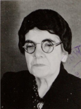 17 April 1883 | A German Jew, Isaak Moses Pezon, was born in Linden. A cantor. He emigrated to The Netherlands.

In September 1943 he was deported to #Auschwitz with his wife Helena. They were both murdered in a gas chamber.