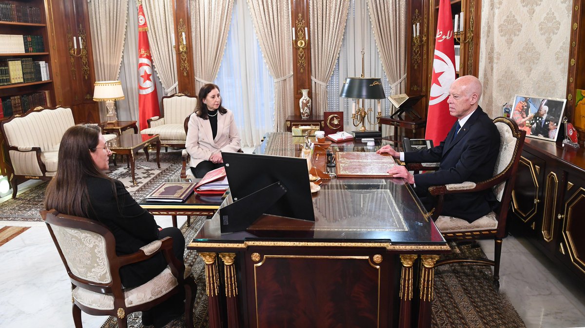 لقاء رئيس الجمهورية #قيس_سعيّد مع السيّدة سارة الزعفراني الزنزري رئيسة الحكومة و السيّدة مشكاة سلامة الخالدي وزيرة المالية #TnPR.