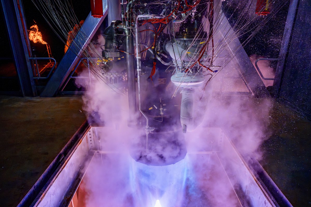 Пост про огромные команды и тысячи человек на проектах.

Сколько нужно человек, чтобы ракетный разработать двигатель с полным циклом дожигания? Мягко говоря, сложная задача, которую решили только 1 раз (и то недавно).

Ответ: 8 инженеров.

Случайная, но занимательная дискуссия